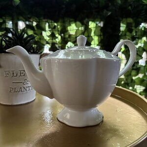 4 cup - Vintage Godinger & Co. White Porcelain Teapot: Flower Petal Design